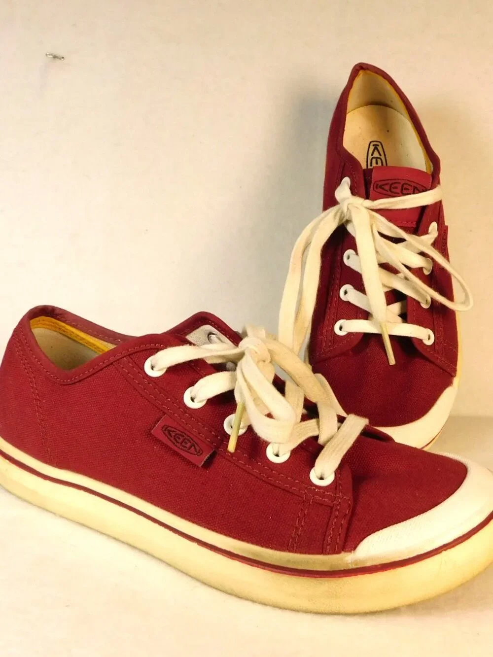 KEEN Elsa Lite Women's Size 8 Canvas Lace-Up Sneakers Red/White Rubber 1025291